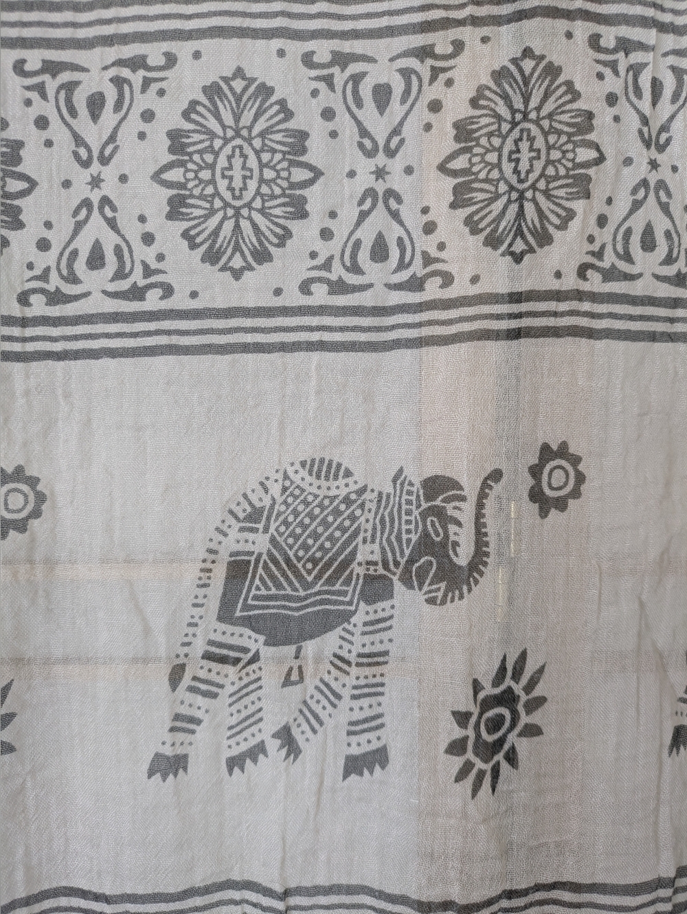 Elephant Scarf - Picture 3 of 4